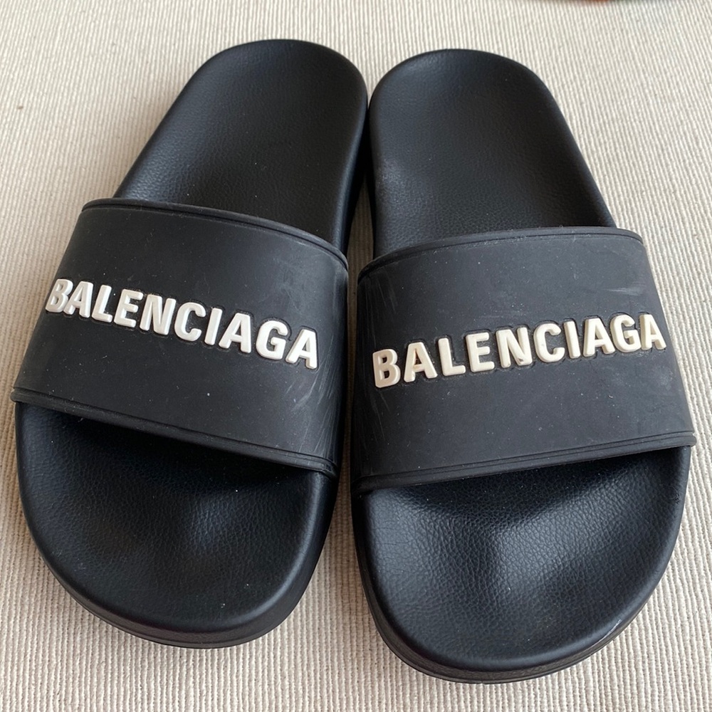 BALENCIAGA WOMEN'S POOL SLIDE SANDAL IN BLACK/WHITE